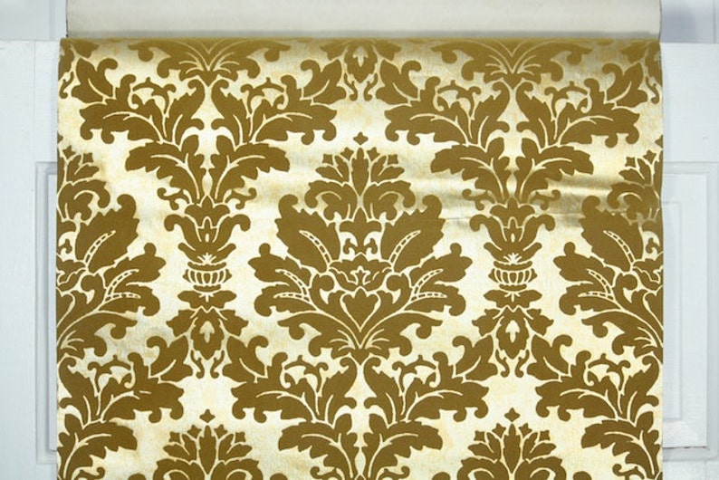 Retro Flock Wallpaper by the Yard 70s Vintage Flock Wallpaper 1970s Gold Flock Damask on Metallic Gold Foil image 2