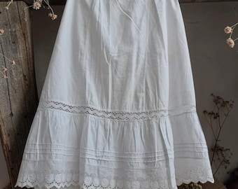 Sottoveste antica in cotone bianco con pizzo e pieghe, sottogonna vittoriana/edoardiana, civetta cottagecore, tesoro vintage