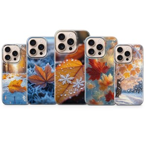 Puede incluir: Una colección de cinco fundas para teléfono con diseños otoñales. Cada funda muestra una escena estacional diferente, incluyendo hojas coloridas, escarcha y paisajes invernales. Las fundas están diseñadas para un smartphone.