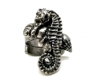 Baby Seahorse Ring. Seahorse Ring. Shell Ring. Seahorse Jewelry. Mermaid Jewelry.