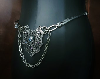 Skull and Bones Chain Belt. Viking Belt. Raven Bones. Shield.