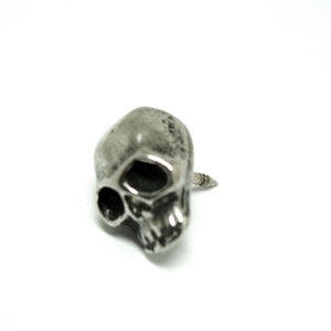 Skull Pin