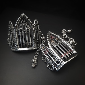 Brazalete con ventana de catedral gótica. Hecho a medida.