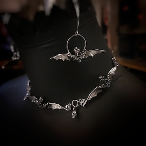 Dainty Bat Choker
