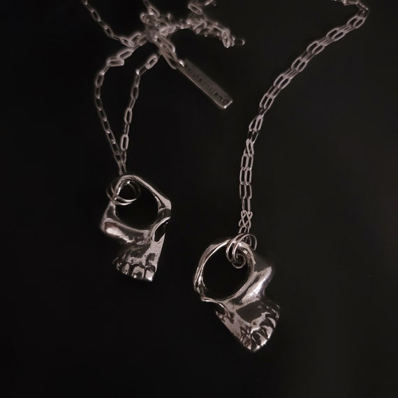 Broken skull necklace discount