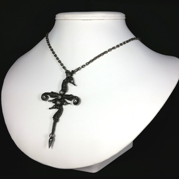 Seahorse cross necklace. Sealife. Mcn. Dsln