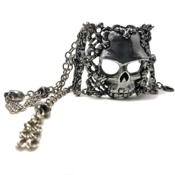 Grande manchette tête de mort en filigrane. Bracelet grosse tête de mort. Fabriqué sur commande
