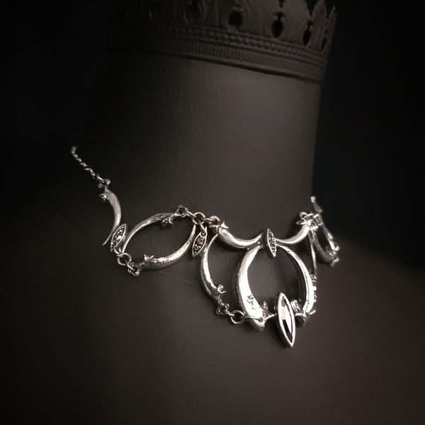 NYX Claw choker. Bird Claw Necklace