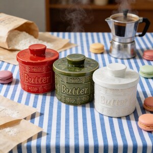 Personnalized Embossed Leaf Ceramic Butter Keeper -Custom Engraved Water Sealed Butter Dish with Lid, Western-Style Cheese Storage Container