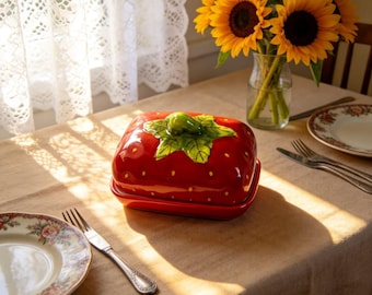 Personnalized Hand-Painted Strawberry Ceramic Butter Dish - Custom Engraved Cute Lidded Tray