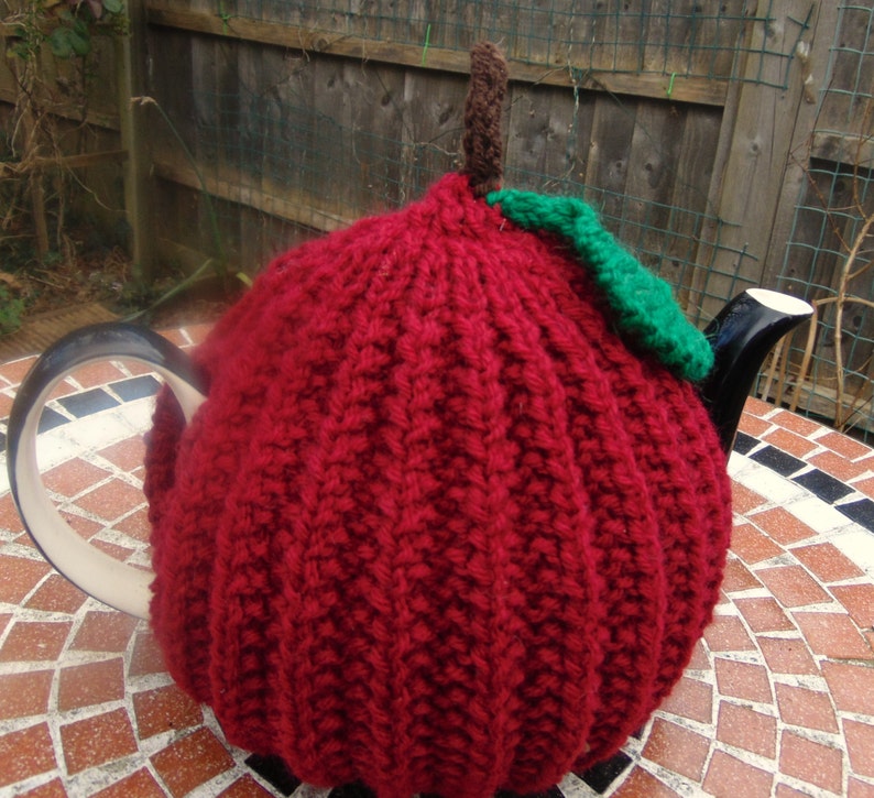 Red Apple Tea Cosy 4-6 cup image 2