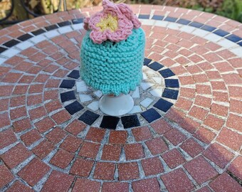 Flowerf crochet egg cosy