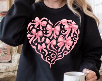 Corazón con lazo rosa PNG, diseño coqueto de San Valentín, clipart de corazón con lazo de cinta, San Valentín femenino PNG, estética de lazo romántico