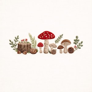 Puede incluir: Un diseño bordado que presenta varios hongos, un caracol, un tocón de árbol y follaje. Los hongos incluyen uno grande rojo con puntos blancos, otros rojos más pequeños y marrones. El diseño está sobre un fondo blanco.