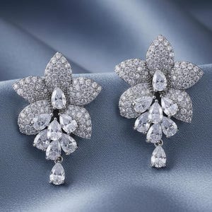 花柄クリスタルブライダルイヤリング｜ウェディングステートメントスタッドピアス