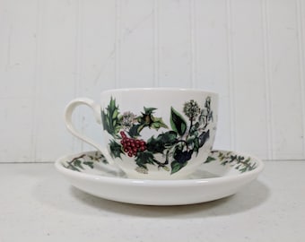 Portmeirion Cups + Saucers The Holly & The Ivy by Anwyl Cooper-Willis Set 0f Four Footed Tea Cup + Plate Christmas Holiday Table Decorating