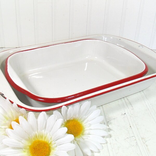 Red on White EnamelWare Baking Pans Set - Vintage Set of 2 Pieces - Shabby Farmhouse BakeWare