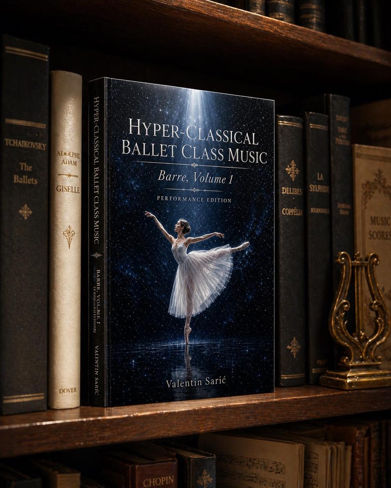Peut inclure: Un livre intitul&eacute; "Hyper-Classical Ballet Class Music, Barre, Volume 1" avec une ballerine sur la couverture, expos&eacute; sur une &eacute;tag&egrave;re en bois avec d'autres livres. La couverture est bleu fonc&eacute; avec du texte blanc et une ballerine en robe blanche.