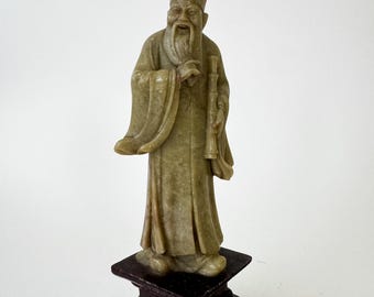 19 世紀の石鹸石彫刻、中国の長寿の神である寿老が杖と桃の像を持って