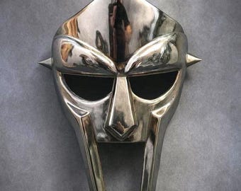 Ręcznie robiona maska MF Doom: metalowa replika do cosplayu