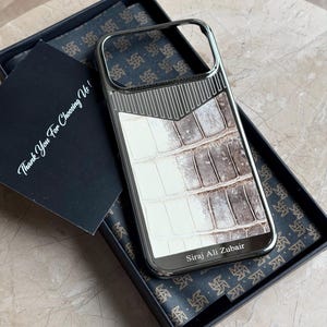 Himalaya Krokodil Silber iPhone Handyhülle: Personalisiert