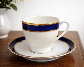 Xícara e pires de porcelana vintage, azul cobalto com borda dourada, elegante serviço de café, xícara de chá, ideia para presente