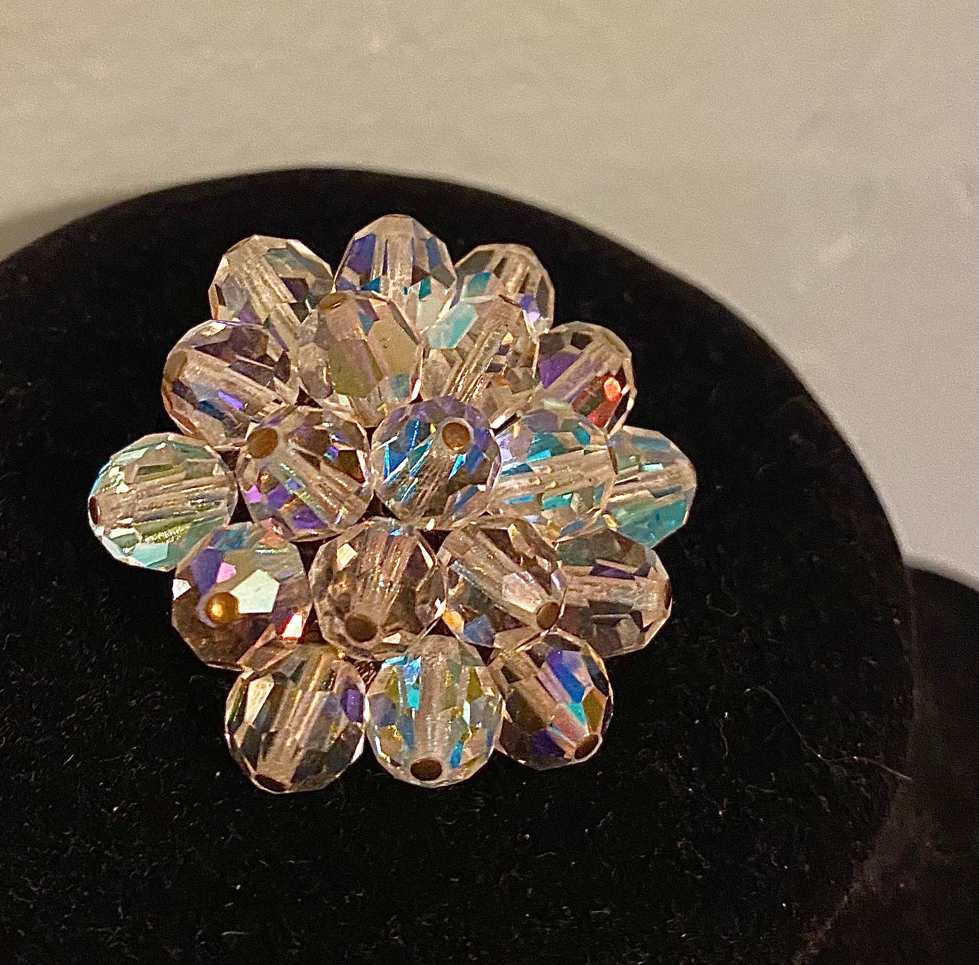 732 ✧海外ヴィンテージ✧ オーロラボレアリス リース ブローチ✧ Beautiful Vintage Aurora Borealis Crystal Necklace In great