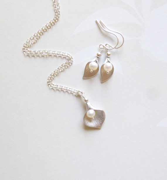 Items similar to Mini Silver Calla Lily Set -- Necklace and Earrings ...
