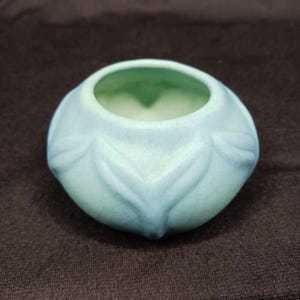 Vintage Van Briggle Ming Turquoise Philodendron Leaf Bowl Vase, Signed Colorado Springs Art Pottery Cabinet Pot, Arts & Crafts Decor