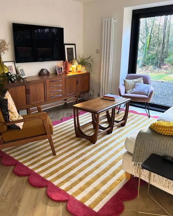 Striped Scallop Rug: Modern Retro Area Carpet, Pink Edges