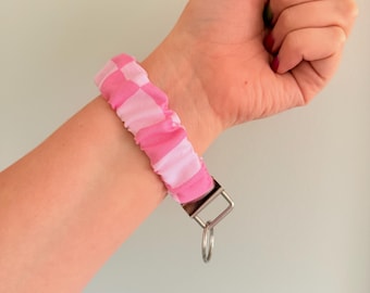 Rosa Kariertes Scrunchie Armband - 23cm Schlüsselanhänger