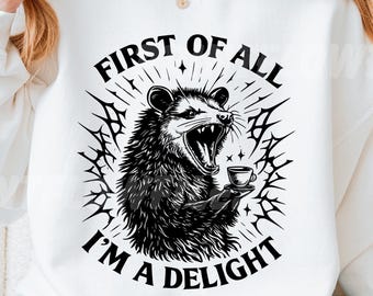 Primero que todo, soy una delicia. Divertido zarigüeya SVG PNG, Sarcástico y sarcástico. Tendencias en PNG para mujeres. Diseño de camiseta vintage con zarigüeya sarcástica divertida.