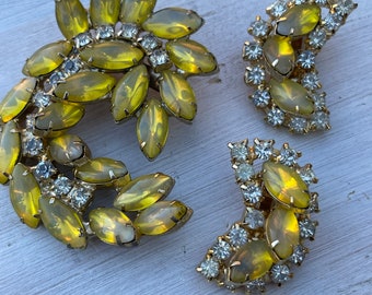 Yellow mid century rhinestone brooch earring set