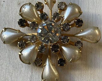 vintage pearl rhinestone brooch