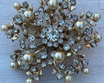 Large vintage rhinestone pearl brooch