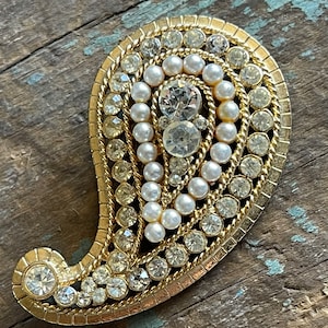 Vintage mid century pearl rhinestone brooch