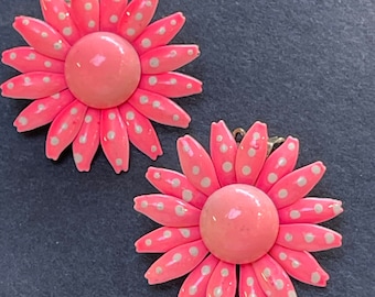 Vintage pink daisy enamel clip earrings