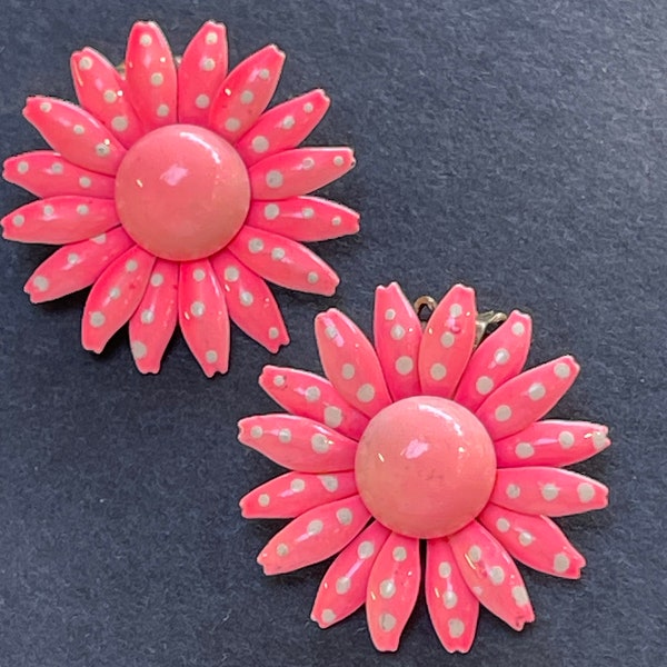 Vintage pink daisy enamel clip earrings