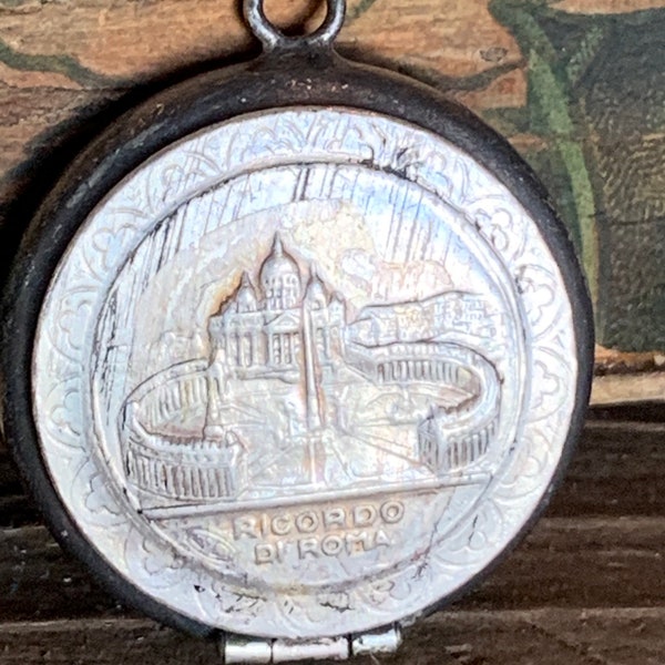 Antique Ricordo di Roma souvenir locket pendant 1920s