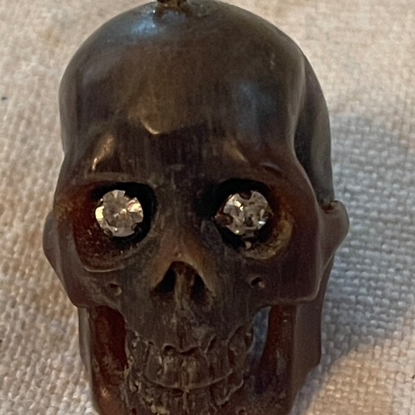 Vintage geschnitzter Totenkopf Fob