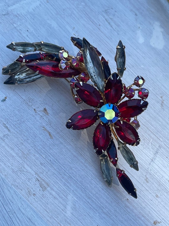 Vintage garnet red crystal brooch