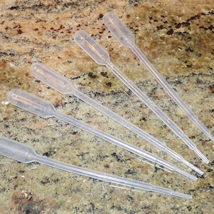 PIPETTE DROPPERS .5 ML Size | Disposable plastic droppers measuring tool for essential & fragrance oils