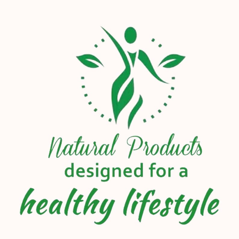 Puede incluir: Un logotipo verde con una figura humana estilizada, un c&iacute;rculo punteado y hojas. El texto dice "Natural Products designed for a healthy lifestyle" en verde, promoviendo un estilo de vida saludable.