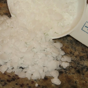 Vegetable Based Emulsifying Wax NF Flakes | Bulk Sizes, Wholesale Prices | Make Lotion | Natural Thickening Agent | Fast Shipping