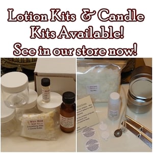 Pode incluir: Dois kits de bricolage para fazer lo&ccedil;&otilde;es e velas. O kit de lo&ccedil;&atilde;o inclui um pequeno frasco de cera emulsionante, uma garrafa de &oacute;leo de fragr&acirc;ncia e uma garrafa de &oacute;leo essencial. O kit de vela inclui um saco de flocos de cera de soja, um pequeno frasco de &oacute;leo de fragr&acirc;ncia, um frasco de vela e um pavio. Ambos os kits incluem etiquetas e instru&ccedil;&otilde;es.