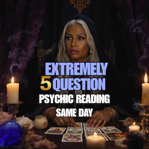 Peut inclure: Image d'une séance de voyance avec des cartes de tarot. Le texte indique "EXTREMEMENT 5 QUESTION LECTURE PSYCHIQUE LE JOUR MÊME". La scène comprend des bougies, une boule de cristal et une femme en cape noire.