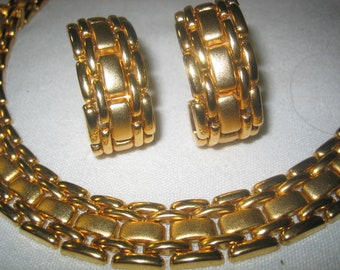 Vintage Large Gold Linked Necklace Earrings Clip on