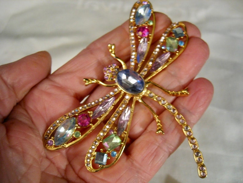 Qvc Brooches 2024 www.alhudapk
