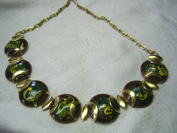 Vintage Art Deco Swirl Enamel Gold Tone Necklace - image 3