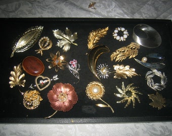 Vintage lot of 22 Brooches Gold Silver Tone Rhinestones Pearls Designer Signed